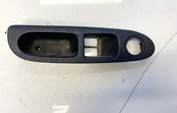Renault Clio I Front door window switch trim 7700411270