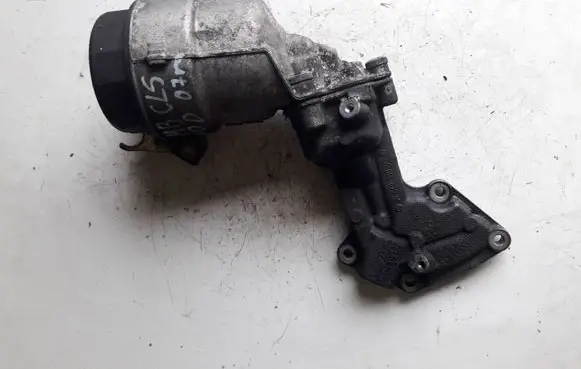 Oil filter mounting bracket