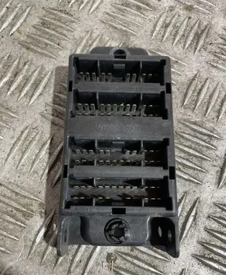 KIA Sorento Fuse module 913103E810