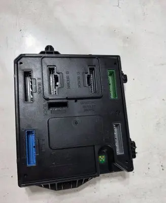 Renault Megane III Central body control module 284B18853R S180180060B A13143