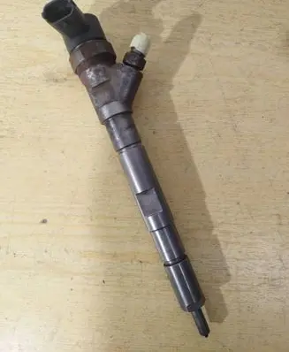 Hyundai H-1, Starex, Satellite Fuel injector 0445110186