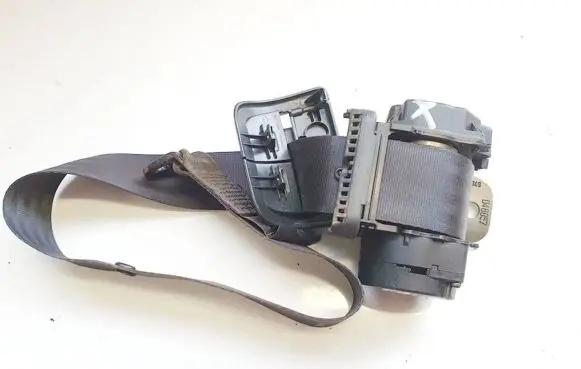 Middle seatbelt (rear)