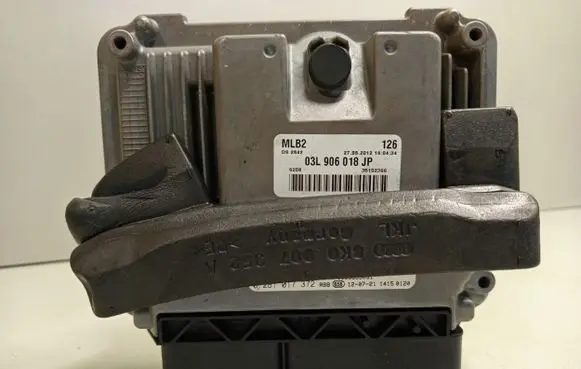 Audi A4 S4 B8 8K Engine control unit/module 03L906018JP 0281017372