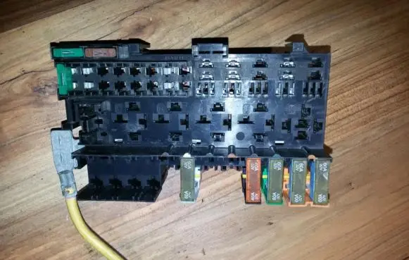 Renault Scenic I Fuse box set 7703297988