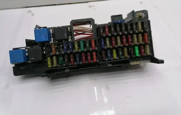 Mercedes-Benz Vaneo W414 Fuse module A1685453340