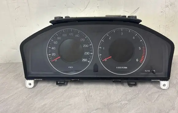 Volvo V70 Speedometer (instrument cluster) 36000411 69199660U