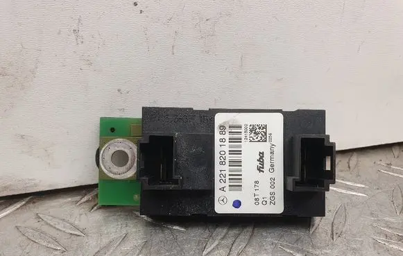 Mercedes-Benz S W221 Aerial antenna amplifier A2218201889