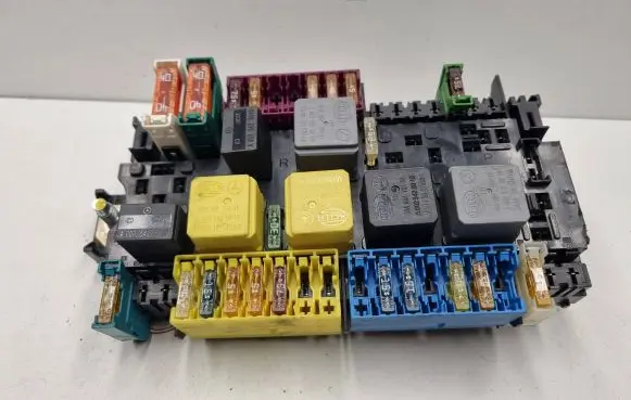 Mercedes-Benz A W176 Fuse module A2469060093 2469060093