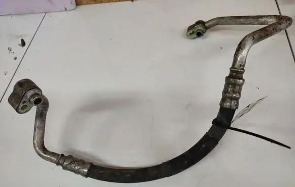 Volkswagen PASSAT B6 Air conditioning (A/C) pipe/hose 