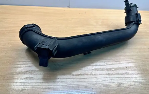 Seat Leon (5F) Turbo air intake inlet pipe/hose 04E145673C