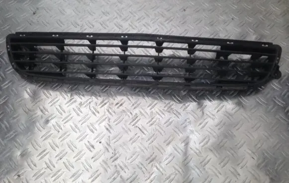 Opel Zafira B Front bumper lower grill 13124978