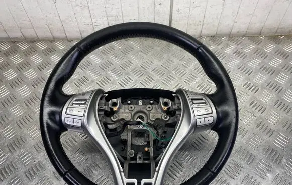 Nissan Qashqai Steering wheel 484304EM5B 34221161A