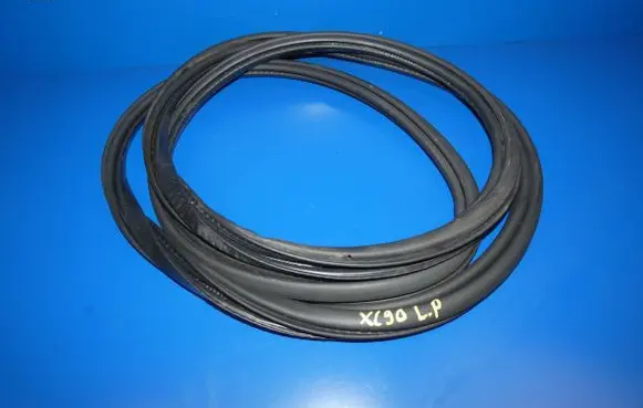 Volvo XC90 Front door rubber seal 