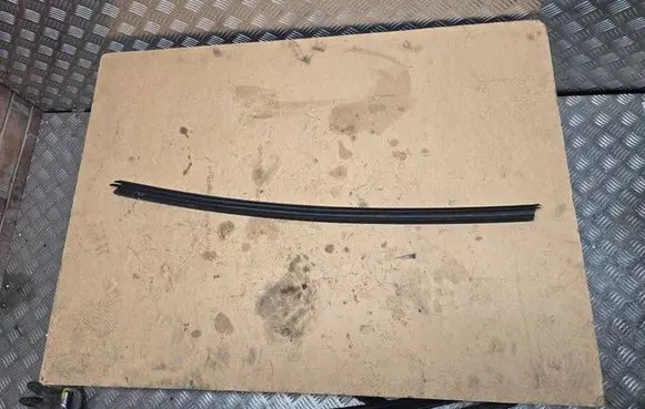 Audi A4 S4 B9 Rubber seal front door window/glass 8W0837479