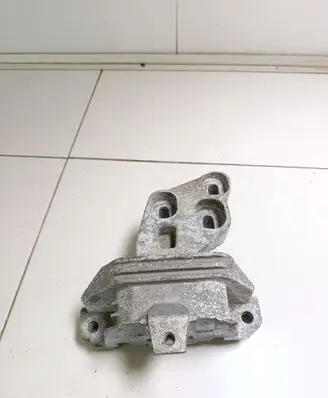 Mercedes-Benz CLA C117 X117 W117 Engine mount bracket 326E23