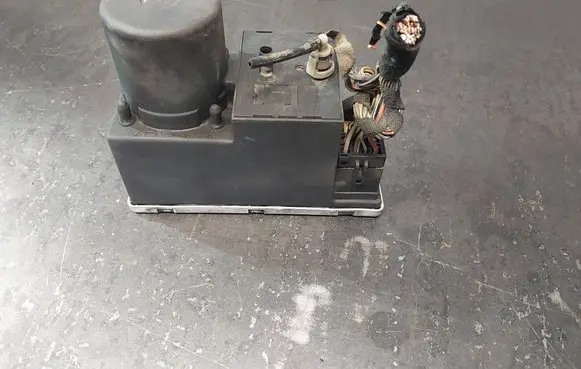 Audi A4 S4 B5 8D Central locking vacuum pump 8D0862257