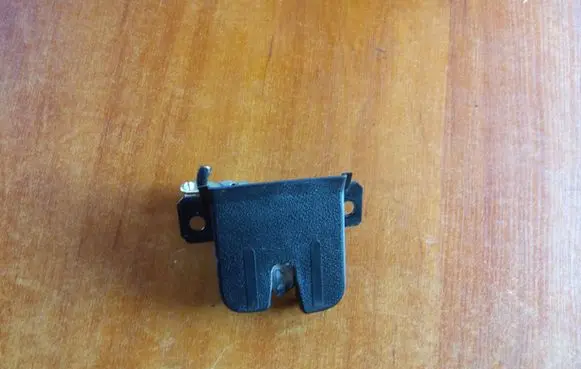 Volkswagen Touareg I Tailgate/trunk/boot lock/catch/latch 7L6827505
