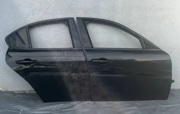 Alfa Romeo Giulia Front door