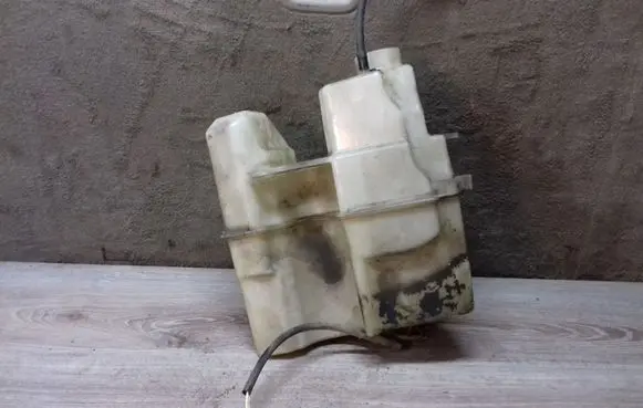Volvo S60 Windshield washer fluid reservoir/tank 9484282