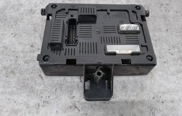 Renault Clio III Other control units/modules 8200652284-B