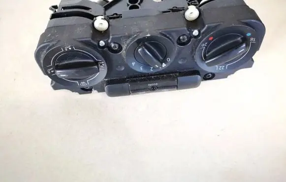 Volkswagen Touran I Climate control unit