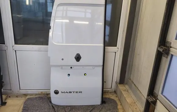 Renault Master IV Rear door