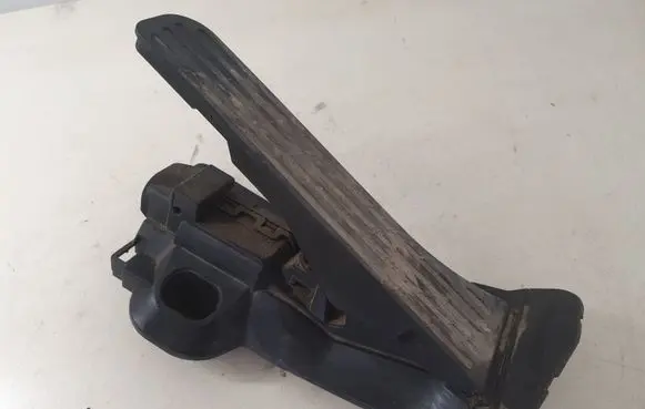 Volkswagen PASSAT B6 Accelerator throttle pedal 1K2721503M