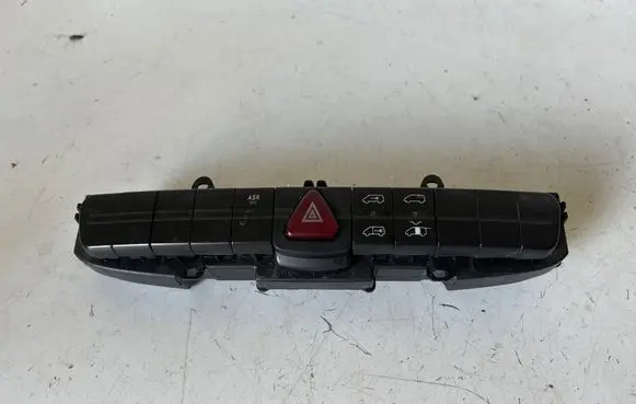 Mercedes-Benz Vito Viano W639 Hazard light switch 6395454407 3311010200