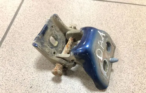 Peugeot 307 Front door lower hinge 