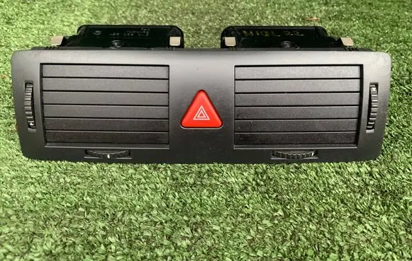 Skoda Fabia Mk1 (6Y) Dash center air vent grill 6Y0820951