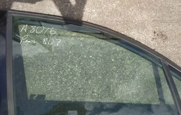 Peugeot 807 Front door window glass four-door