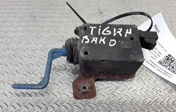 Fuel tank cap lock