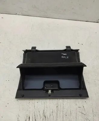 Toyota Hilux (N140, N150, N160, N170) Glove box