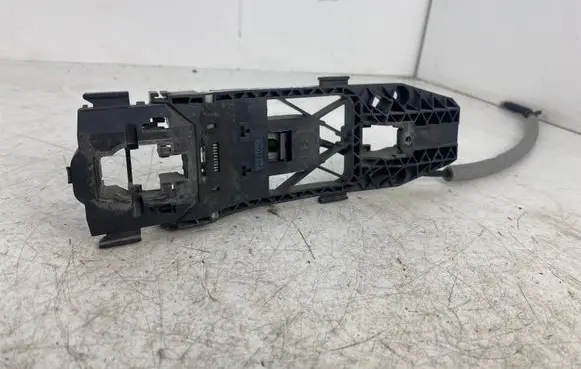 Rear door exterior handle/bracket