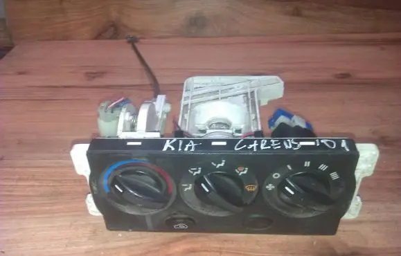 KIA Carens I Climate control unit