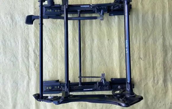 Mercedes-Benz C W204 Front driver seat rail A2049103936 824170004 052100319080