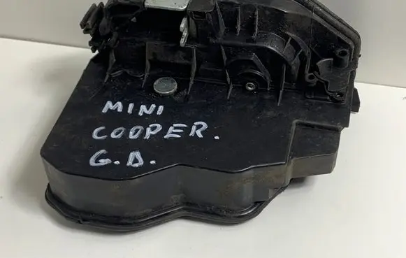 Mini Cooper Countryman R60 Rear door lock 7318418