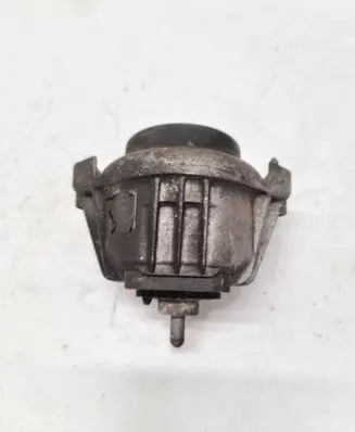 BMW 3 E90 E91 Engine mount bracket 13981112