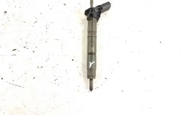Mercedes-Benz C W204 Fuel injector 6420701187 A6420701187