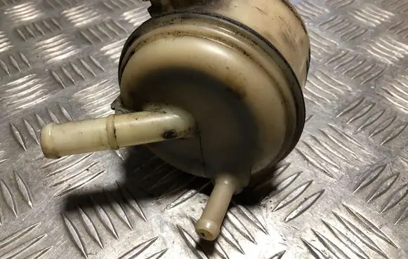 Brake fluid reservoir