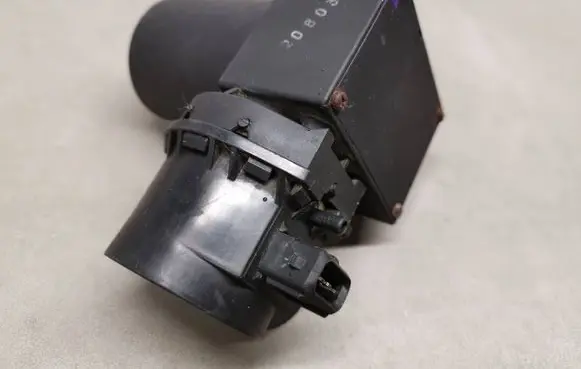 Volkswagen Golf II Central locking vacuum pump 1L0862257A