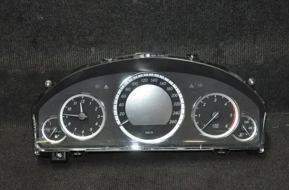Mercedes-Benz E A207 Speedometer (instrument cluster) A2129001010
