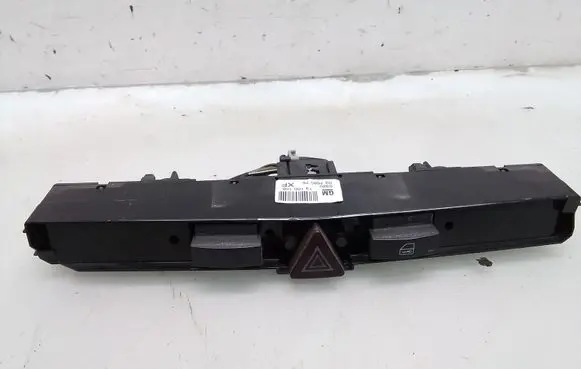 Opel Zafira B Hazard light switch 13100105