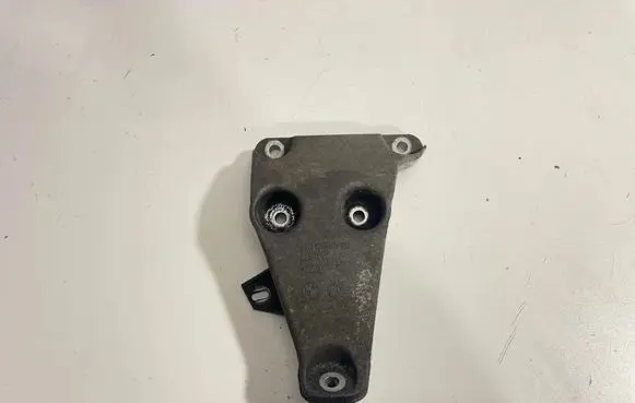 BMW 4 F32 F33 Engine mounting bracket 6784823