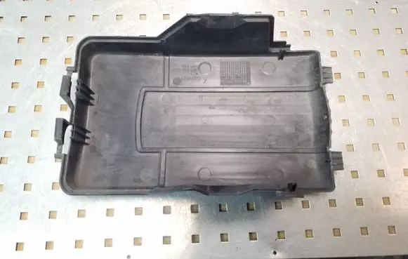 Skoda Octavia Mk2 (1Z) Battery box tray cover/lid 1K0915443C
