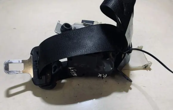 Opel Astra G Front seatbelt 90560635