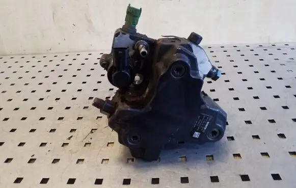 Volvo S80 Fuel injection high pressure pump 0928400573 0445010111 30756125