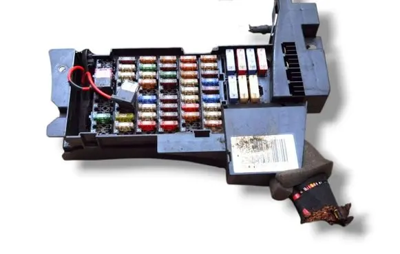 Mercedes-Benz B W245 Fuse module A1695451940 A1695451740