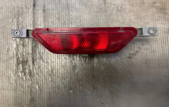Third/center stoplight