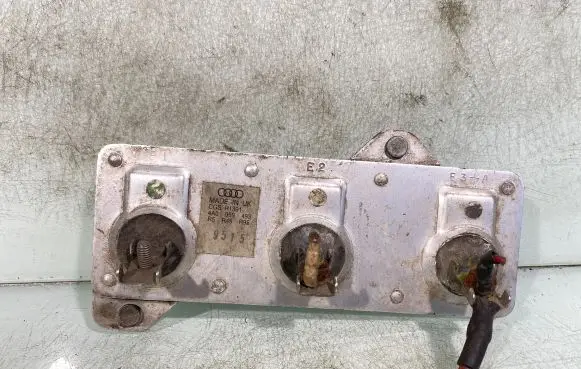 Audi A6 S6 C4 4A Coolant fan relay 4a0959493